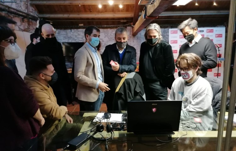 Barcelona's deputy mayor Jaume Collboni with some developers at Palo Alto Market on April 13, 2022 (by Barcelona city council)